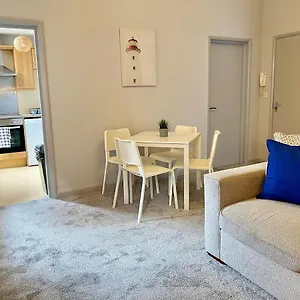 Seaside Haven: Beachfront With Modern Comforts Apartment Bournemouth