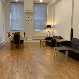  Apartment Centre 3 Bedrooms With Parking